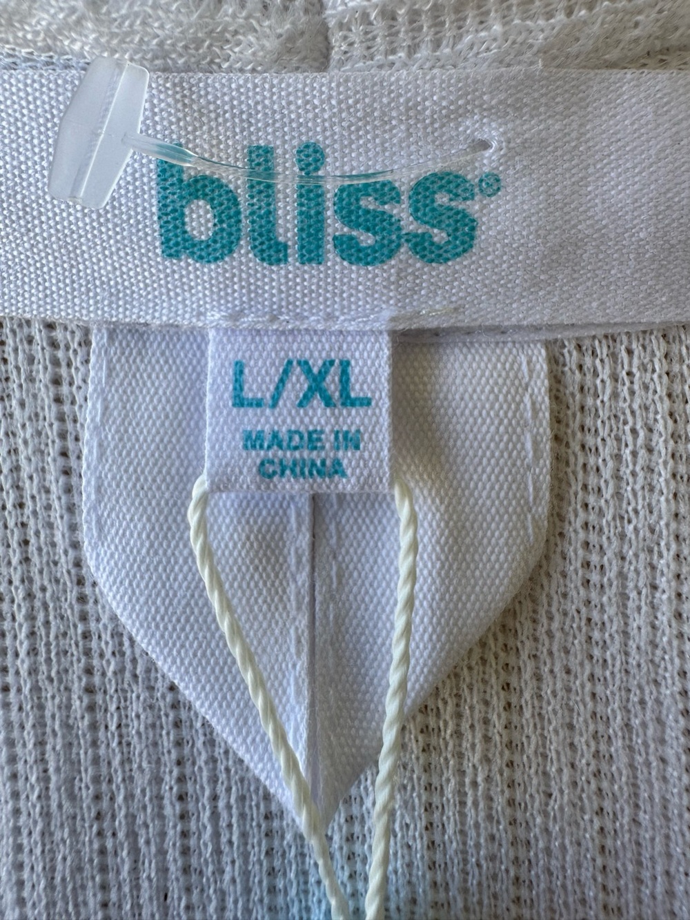 Bliss White Waffle Weave kimono-style Spa Robe with Tie Waist & Soap - Picture 6 of 12